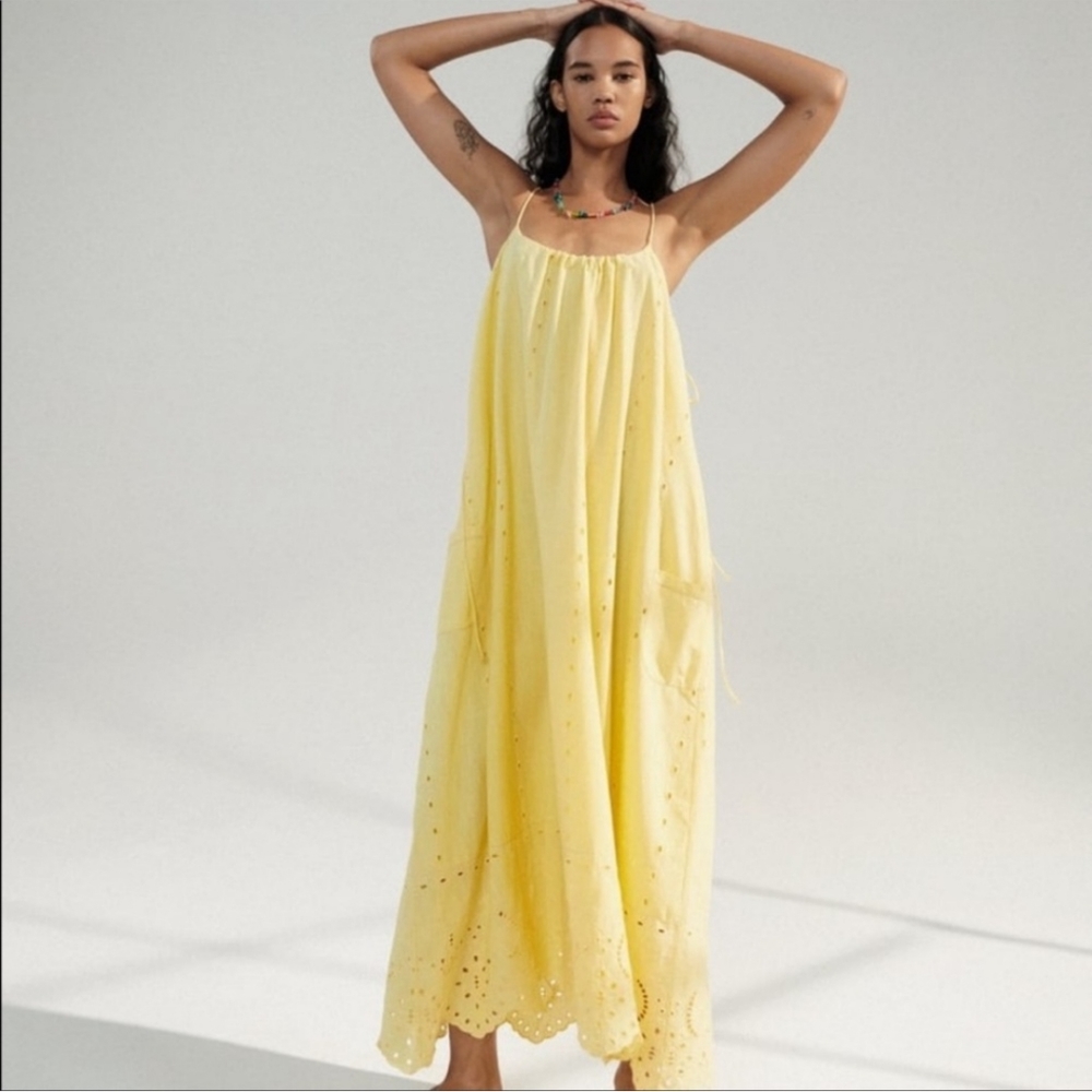 💛 Zara Eyelet Dress